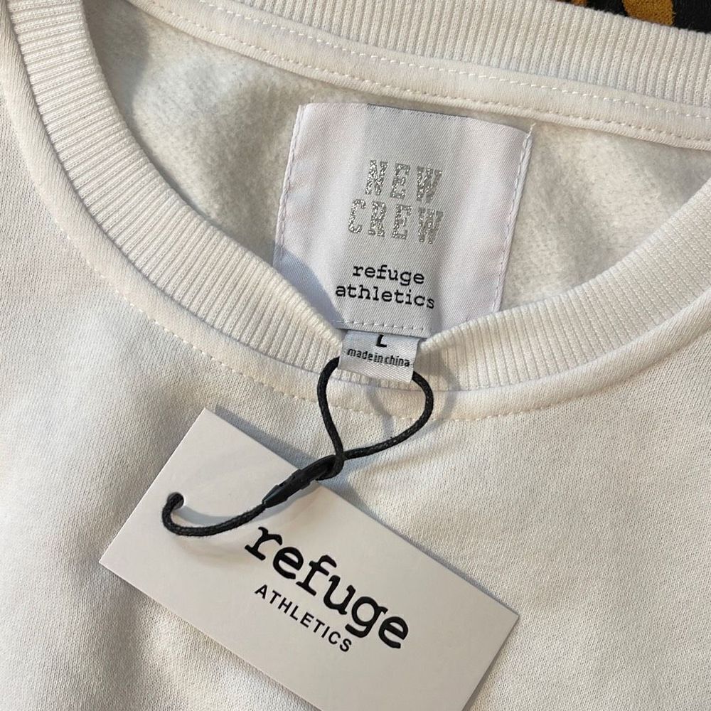 Refuge Athletics Women's Cropped Sweatshirt Pullover Crew White Size Large NWT